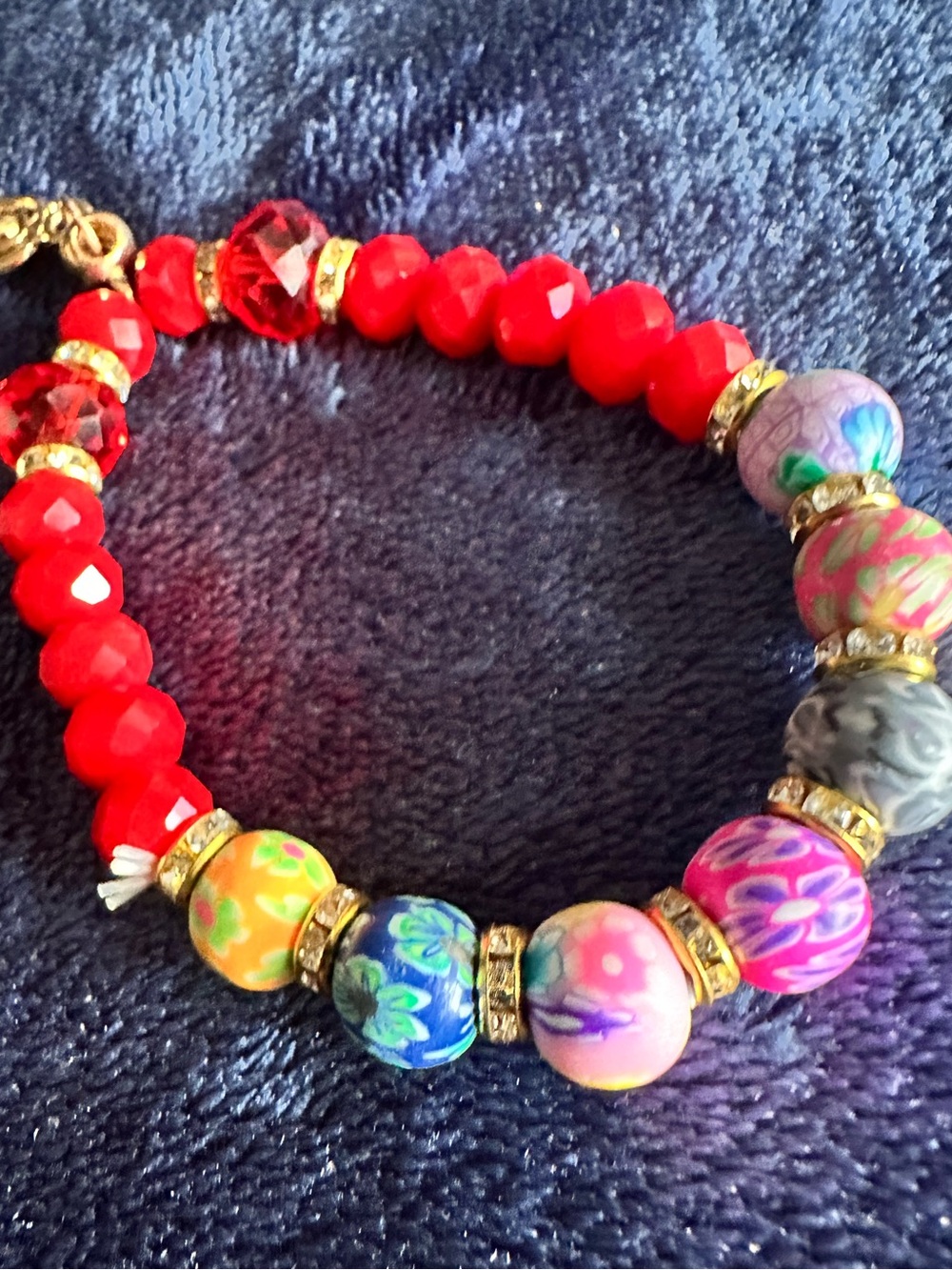 Colorful Red Beaded Women's Bracelet with Floral Accent Beads